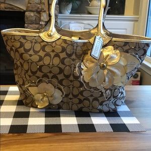 Excellent condition with gold detail Coach handbag